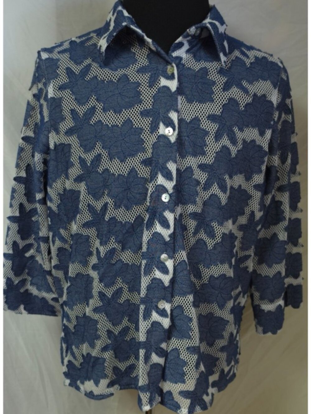 Alfred Dunner Womens (L) Blue Floral Pattern & White Mesh Appliques Button Shirt